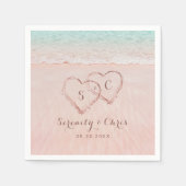 ピンクのハートが砂の宛先ビーチ結婚式 スタンダードカクテルナプキン (正面)