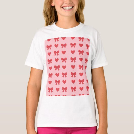 ピンクのハートとリボンのパターン Tシャツ (正面)