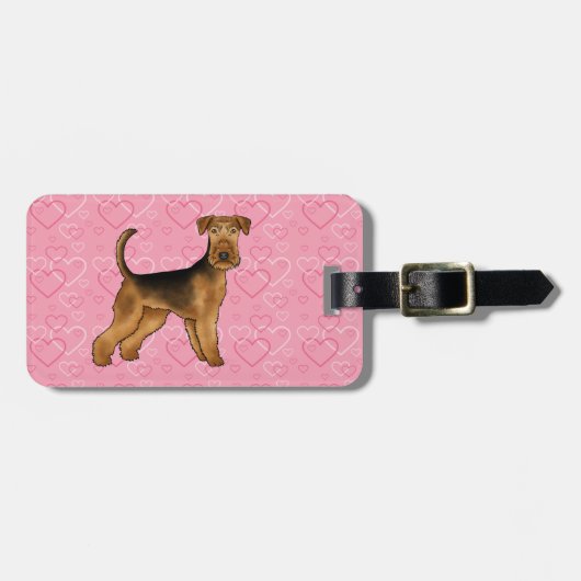 ピンクのハートと文字を持つアイレデールテリア犬 ラゲッジタグ (正面横)