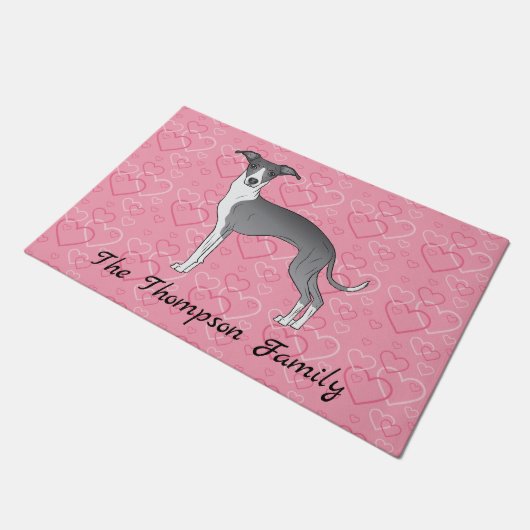 ピンクのハートに青イタリアンと白のグレイハウンド ドアマット (アングル)