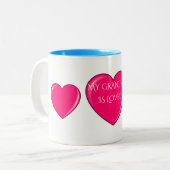 ピンクのハートのコーヒーや紅茶マグカップと祖母。 ツートーンマグカップ (正面左)