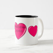 ピンクのハートのコーヒーや紅茶マグカップと祖母。 ツートーンマグカップ (正面右)