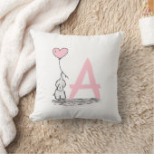 ピンクのハートの気球のモノグラムの子供部屋を持つ象 クッション (ブランケット)
