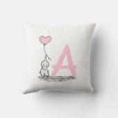ピンクのハートの気球のモノグラムの子供部屋を持つ象 クッション (裏面)