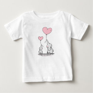 ピンクのハートの気球を持つ母およびベビー象 ベビーTシャツ