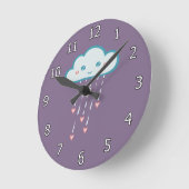 ピンクのハートを雨が降る幸せで青い雨雲 ラウンド壁時計 (傾斜)
