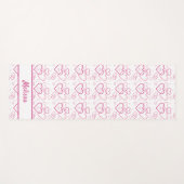 ピンクのハートシェイプのパターンと名前をカスタムする ヨガマット (正面(横))