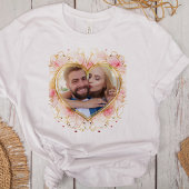 ピンクのハートシェイプフォトフレームバレンタインデー Tシャツ