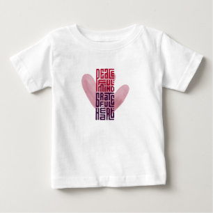 ピンクのハートデザインが可愛い半袖ホワイトTシャツ ベビーTシャツ