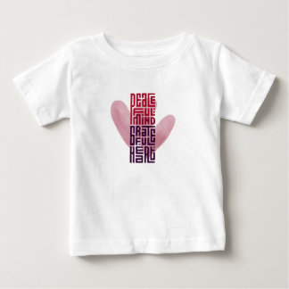ピンクのハートデザインが可愛い半袖ホワイトTシャツ ベビーTシャツ
