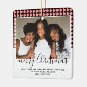 ピンクのハートパターンメリークリスマスフォト セラミックオーナメント (左)