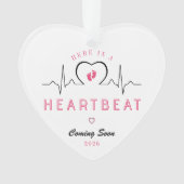 ピンクのハートモニターフォト「Here in a Heartbeat」 オーナメント (正面)