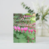 ピンクのハート型の花の写真の誕生日 ポストカード (スタンド正面)
