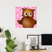 ピンクのハート柄の背景にいるかわいいフクロウ ポスター (ホームオフィス)