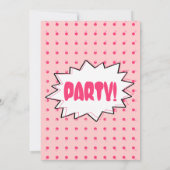 ピンクのハーフトーンのポップアートの漫画の刺激を受けたな誕生日 招待状 (裏面)