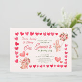 ピンクのバニーウサギとハート誕生日パーティー 招待状 (スタンド正面)