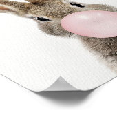 ピンクのバブルガムを吹くウサギ ポスター (角)