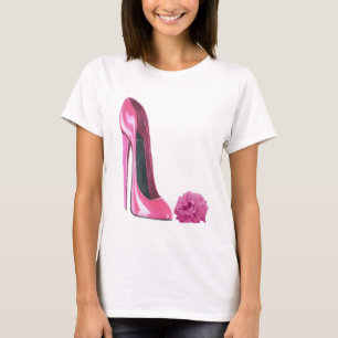 ピンクのバラおよびピンクの小剣の靴 Tシャツ