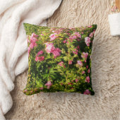 ピンクのバラが咲く クッション (ブランケット)