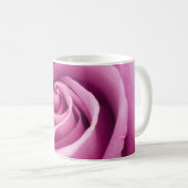 ピンクのバラが完璧なマグカップに折り畳まれた コーヒーマグカップ (正面右)