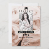 ピンクのバラが見すぼらしいシックな卒業写真パーティー 招待状 (正面)