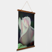 ピンクのバラつぼみの花 吊り下げ型タペストリー (傾斜あり)