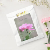 ピンクのバラとグレーの好意ポーチ フェイバーバッグ (封をした状態)