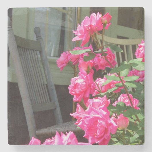 ピンクのバラとロッカー – Martha's Vineヤード ストーンコースター (正面)