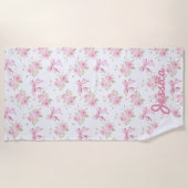 ピンクのバラと弓コケット ビーチタオル (正面)