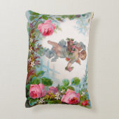 ピンクのバラと花を集めるロマンチックな天使 アクセントクッション (裏面(縦))