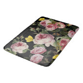 ピンクのバラと黄色の蝶ブラックフローラ バスマット (アングル)