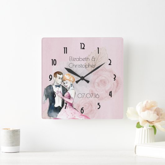 ピンクのバラにビンテージの結婚式のカップルパーソナライズされた スクエア壁時計 (ホーム)