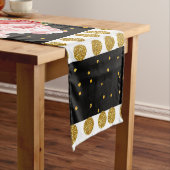 ピンクのバラのストライブ柄の金ゴールドのフェイクなグリッターの水玉模様 ショートテーブルランナー (インサイチュ)