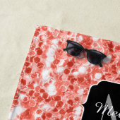 ピンクのバラのダークサンゴグリッタースパークルスモノグラム ビーチタオル (インサイチュ)