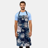 ピンクのバラのダークブルー：ヴィンテージ エプロン (着用した状態)