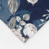 ピンクのバラのダークブルー：ヴィンテージ フリースブランケット (角)