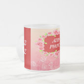 ピンクのバラのバレンタインあなたの写真を追加 フロストグラスマグカップ (正面左)