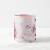 ピンクのバラのフローラかわいらしで美しい姪のために マグカップ (中央)