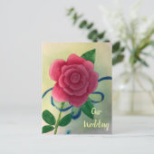 ピンクのバラのブルーリボン結婚式招待状ポストカード ポストカード (スタンド正面)