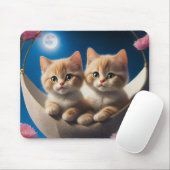ピンクのバラの入ったバスケットに入った2匹の子猫 マウスパッド (マウス)