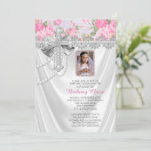 ピンクのバラの写真の最初のコミューンホワイトサテン 招待状 (スタンド正面)