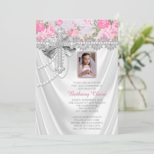 ピンクのバラの写真の最初のコミューンホワイトサテン 招待状 (スタンド正面)