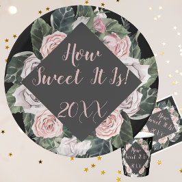 ピンクのバラの卒業式の甘さ ペーパープレート