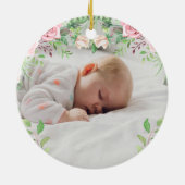 ピンクのバラの女の子の洗礼写真パーソナライズされた セラミックオーナメント (裏面)