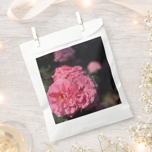 ピンクのバラの房 フェイバーバッグ (クリップ留めされた状態)