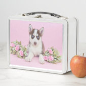 ピンクのバラの美しいハスキーの子犬 メタルランチボックス (インサイチュ)