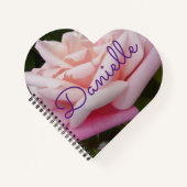 ピンクのバラの花の美しい庭のフローラ女の子の名前 ノートブック (正面)