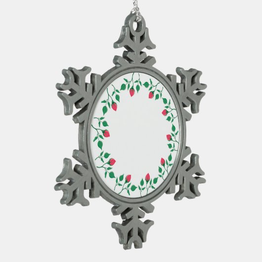 ピンクのバラの花を持つフローラの丸い枠 スノーフレークピューターオーナメント (左)
