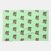 ピンクのバラの花ライトグリーンのシームレスなパターン キッチンタオル (横)