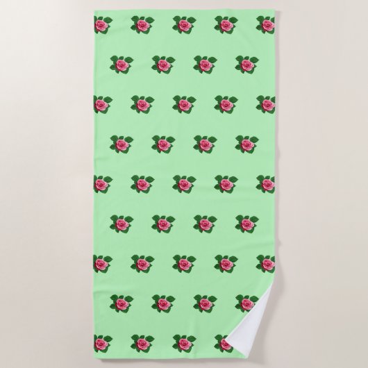ピンクのバラの花ライトグリーンのシームレスなパターン ビーチタオル (正面)